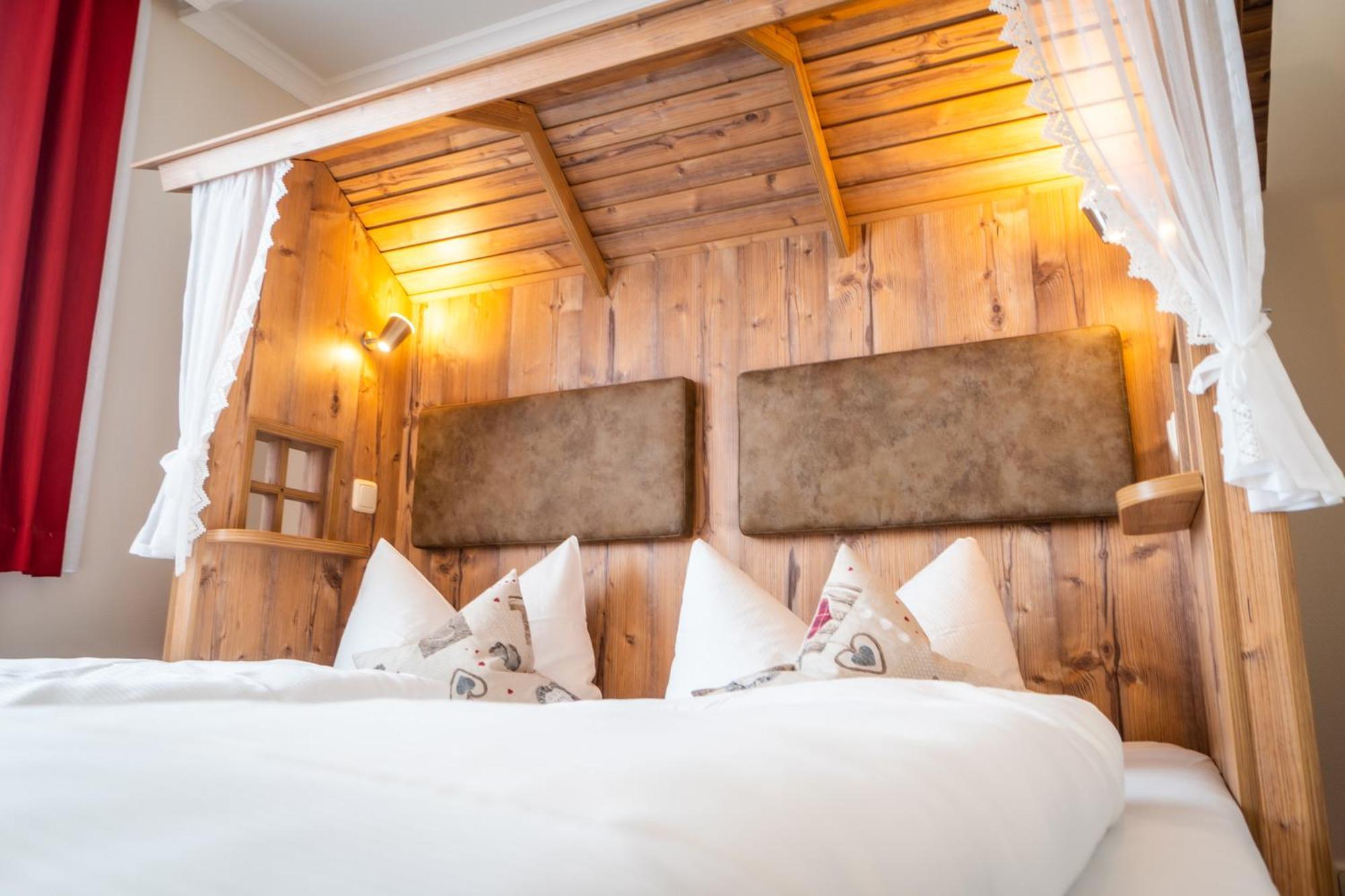 Landhotel Zur Gruenen Kutte Bernshausen Exteriör bild