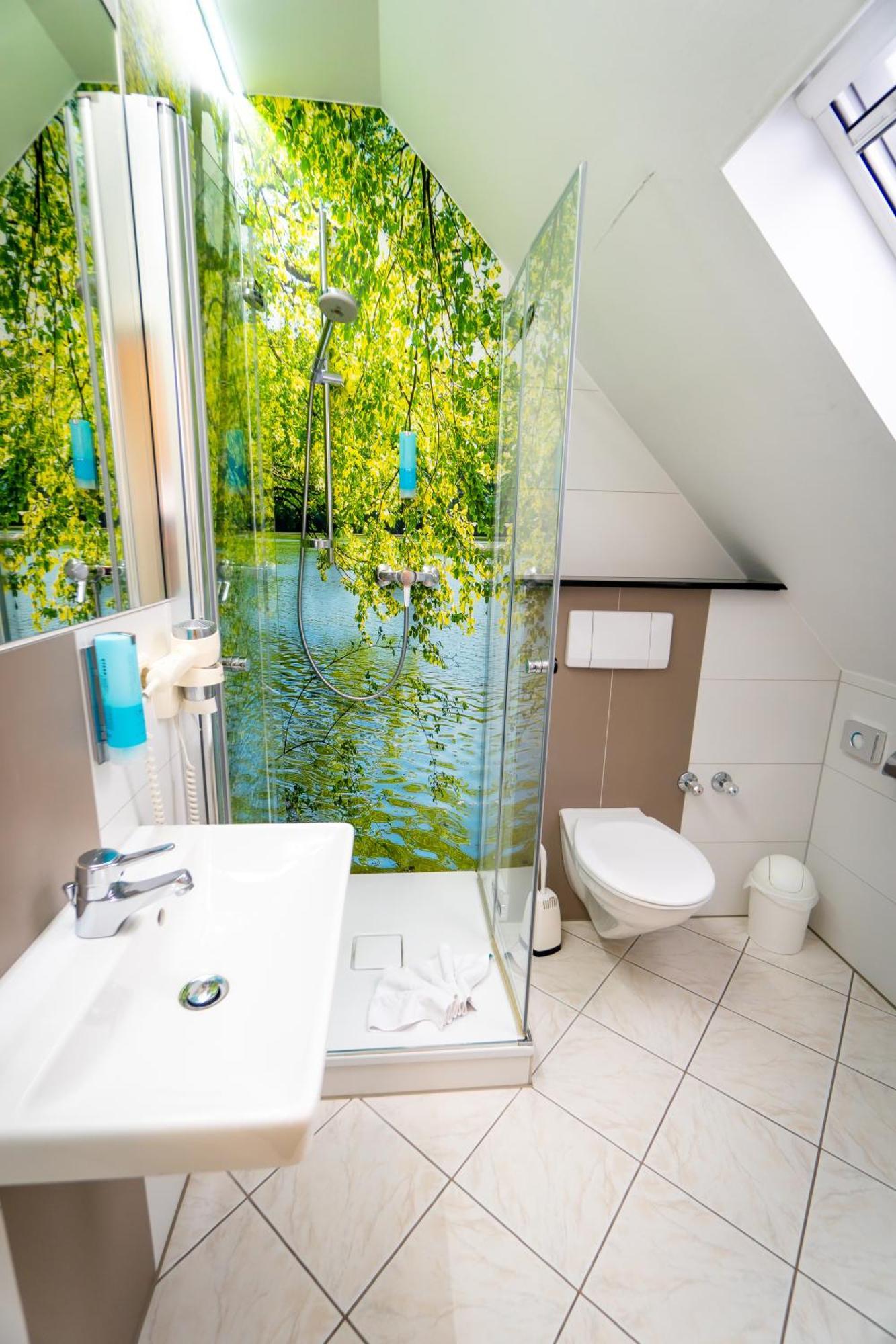Landhotel Zur Gruenen Kutte Bernshausen Exteriör bild