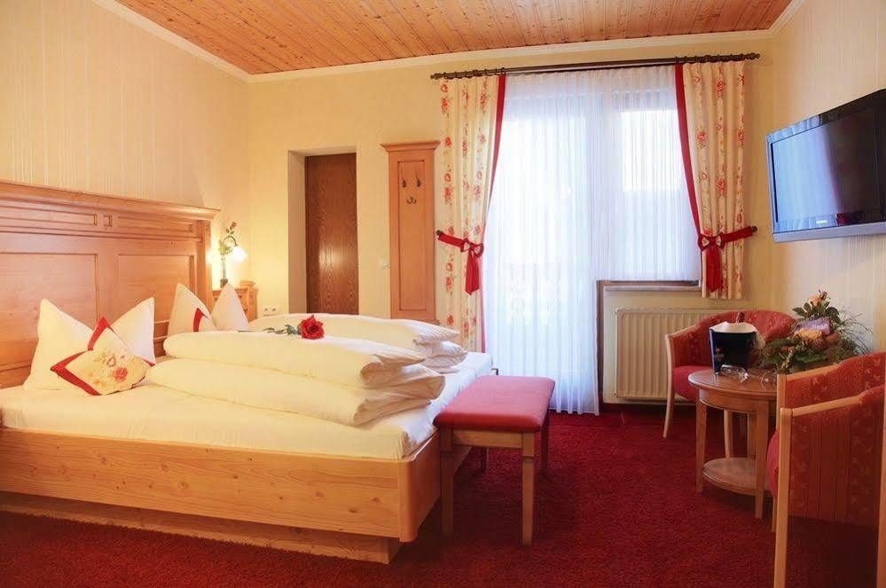 Landhotel Zur Gruenen Kutte Bernshausen Exteriör bild